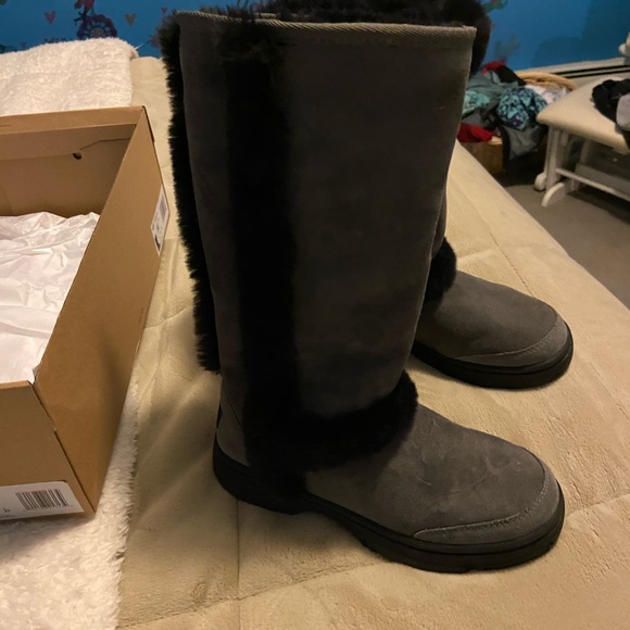 Ugg boots - Picture 2 of 4